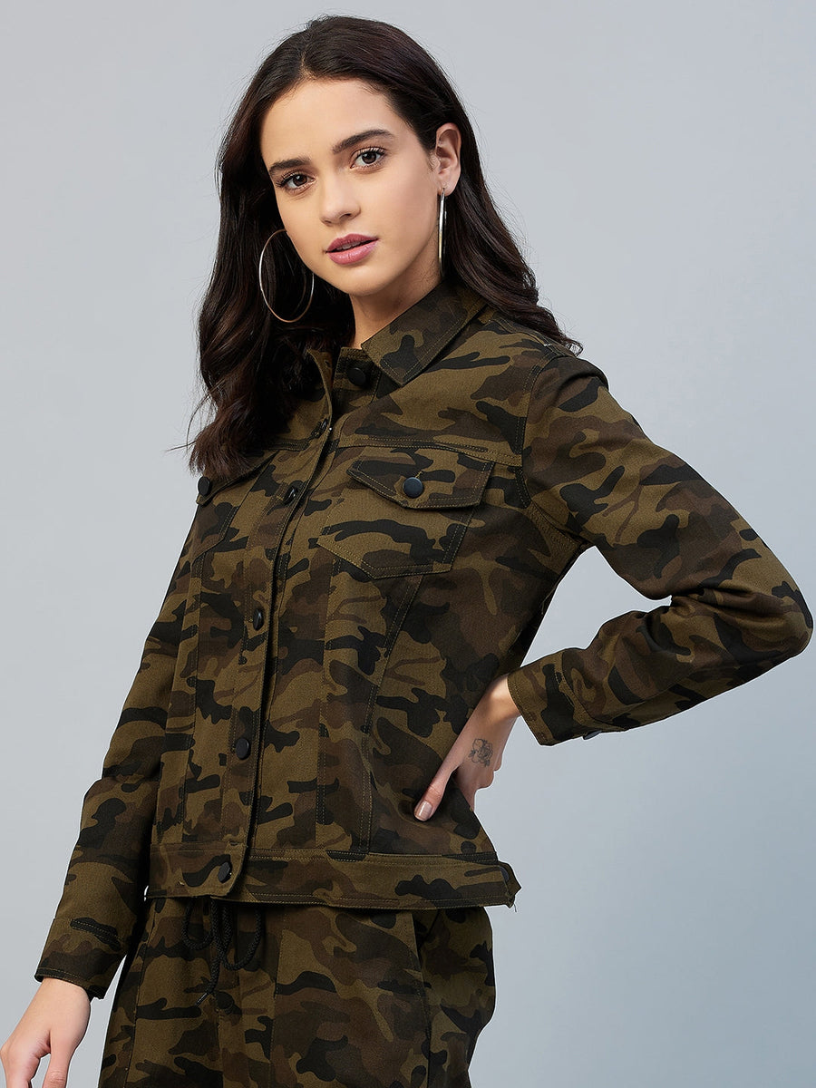 Women's's camouflage pattern jacket featuring long sleeves, pockets, zipper  detail, and made with 100% cotton. – BellanBlue